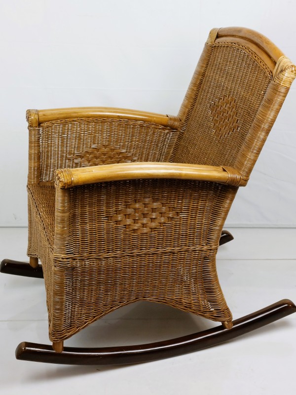 Vintage rieten rotan schommelstoel