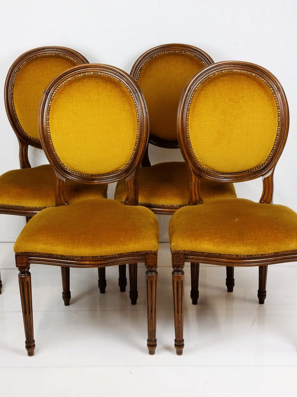 Vier antiek stoelen