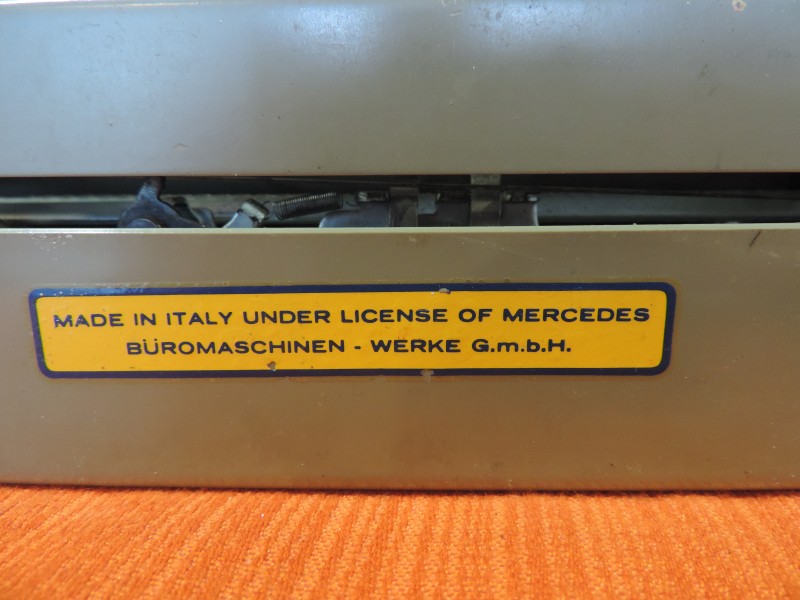 Vintage Mercedes Typemachine