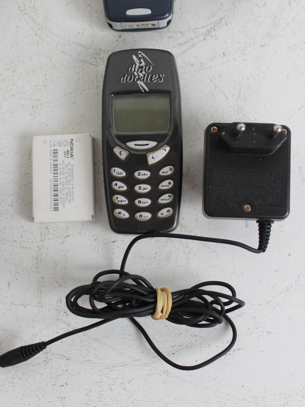 4 x Nokia 3310 GSM