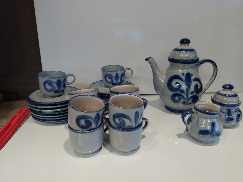 Blauw koffieservies uit aardewerk (Keulen)