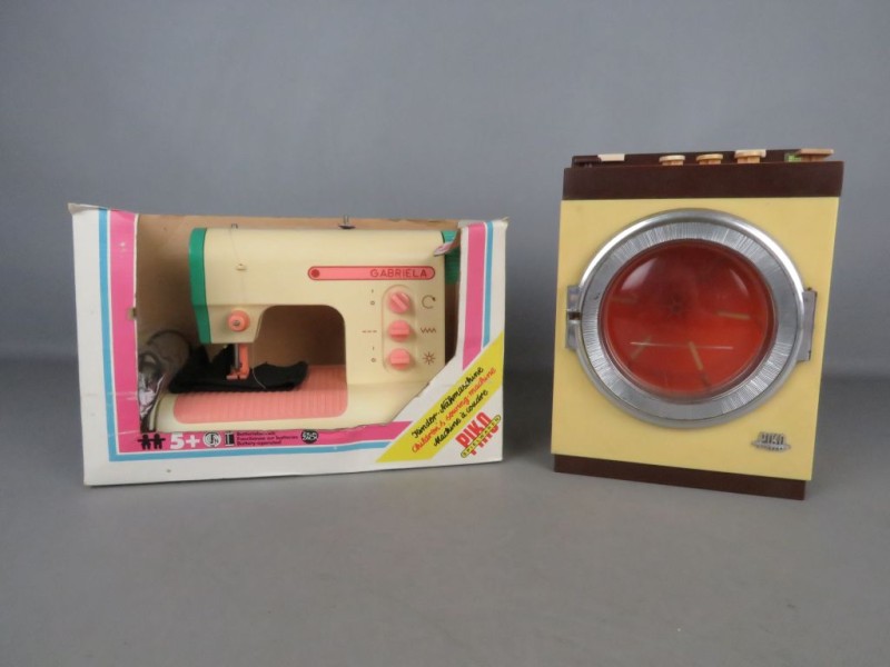 Vintage speelgoed naaimachine + wasmachine