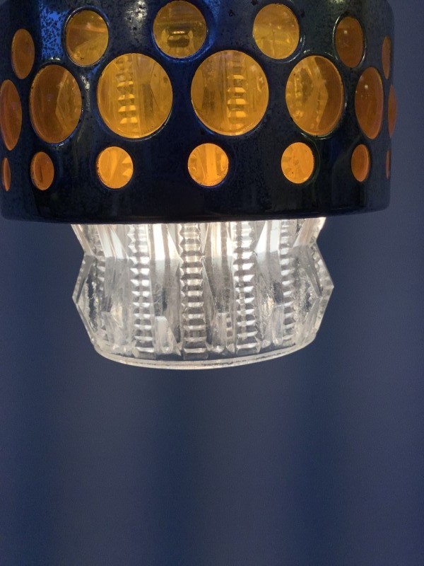 Vintage chromen hanglamp met oranje toets: Raak - Amsterdam
