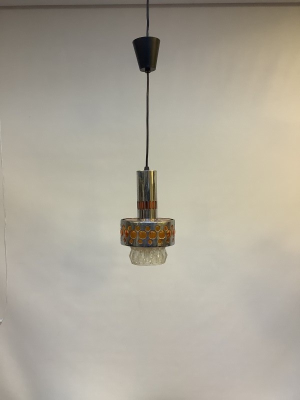 Vintage chromen hanglamp met oranje toets: Raak - Amsterdam