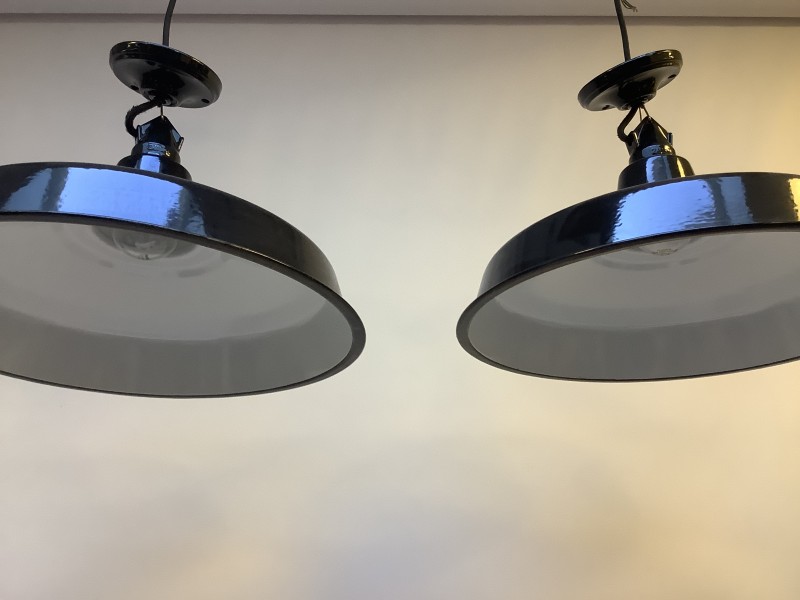 2 Zwarte geëmailleerde industrïele hanglampen - Zangra Belgïe