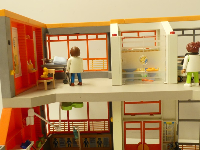 Playmobil Ziekenhuizen in doos + ambulance