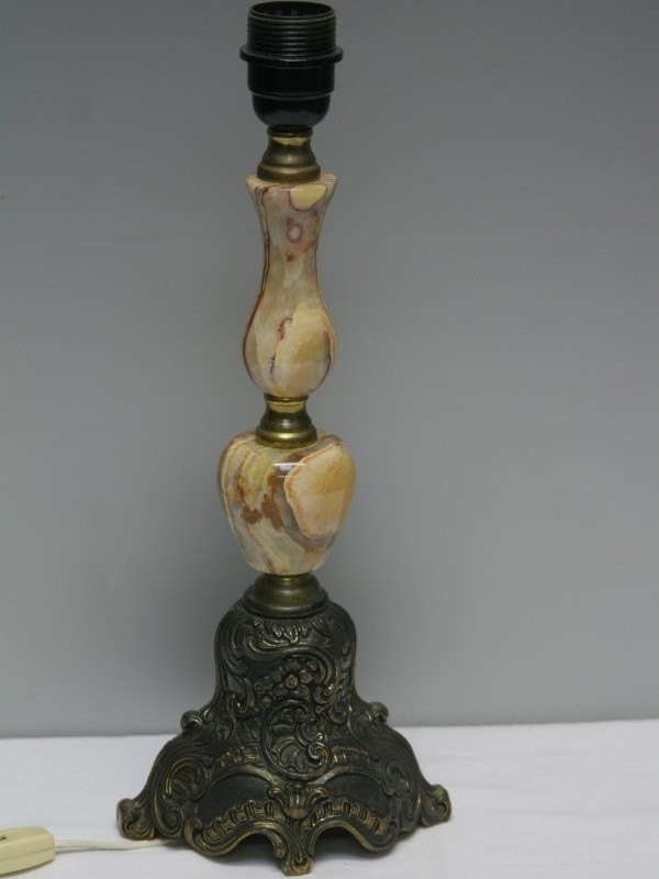Retro tafellamp uit marmer en vermoedelijk brons (Art. nr. 630)