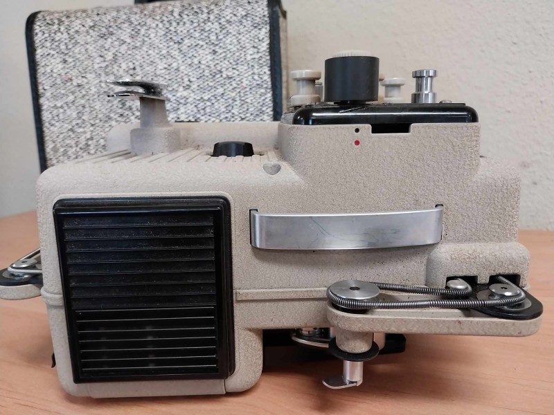 Eumig P8 Phonomatic projector