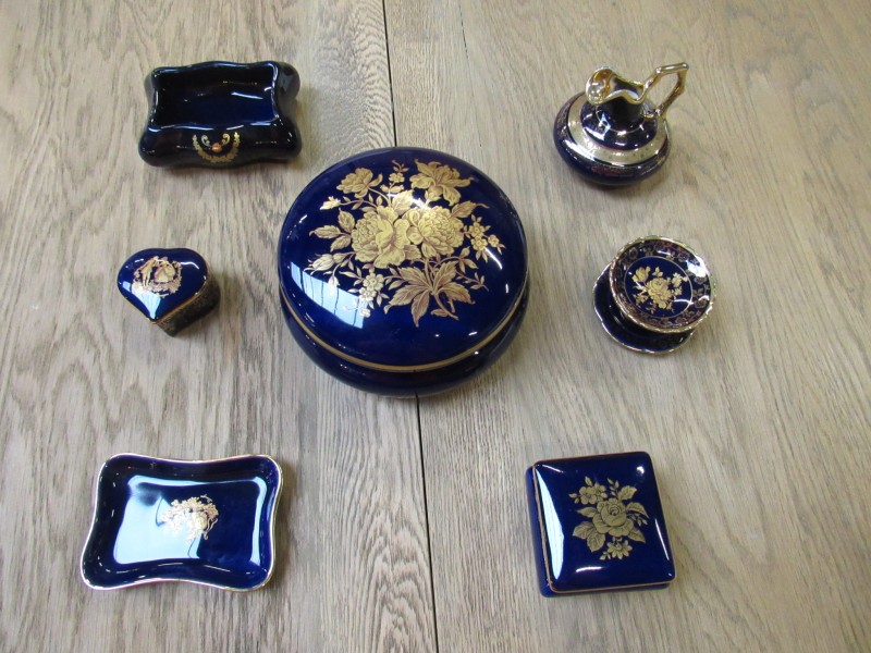 Set van 8 decoratiestukken blauw Limoges France klein