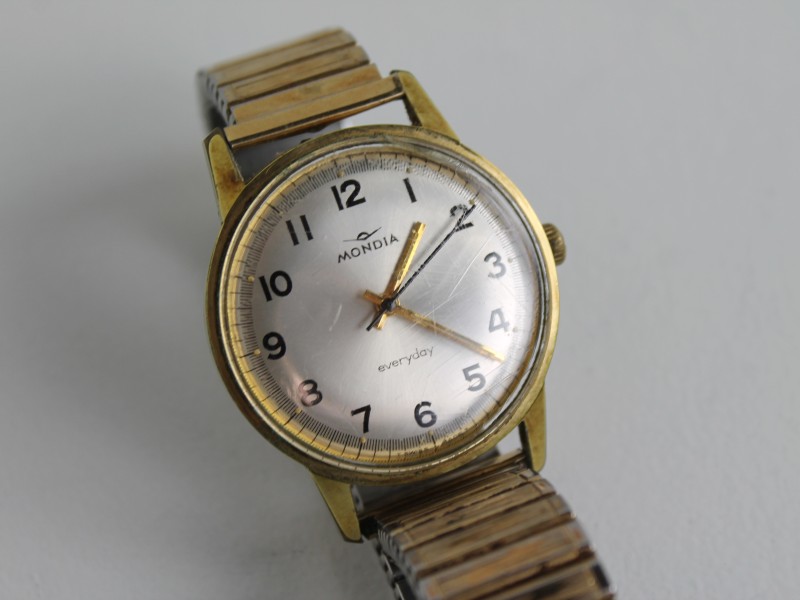 Horloge Mondia Swiss