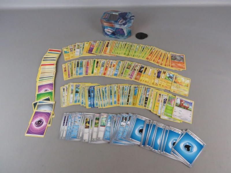 Verzameling van 303 stukken Pokémon kaarten