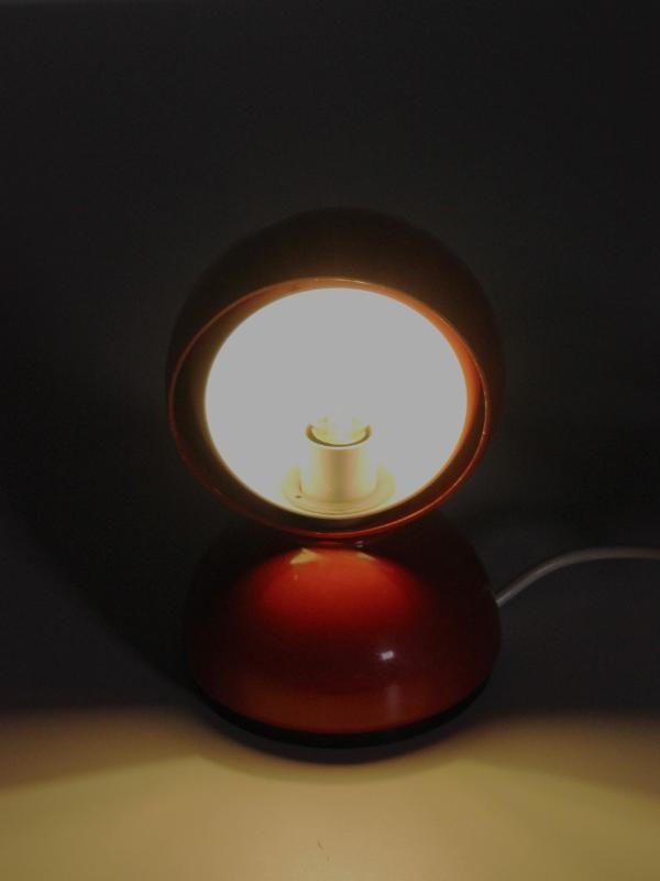 Rode Eclisse vintage tafellampje van Artemide Milano