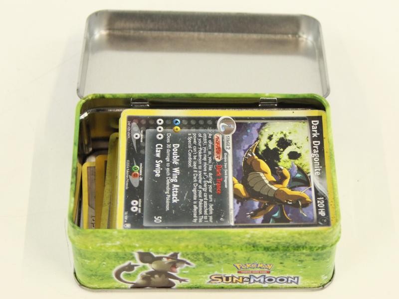 2 Pokémon doosjes met +400 kaarten.