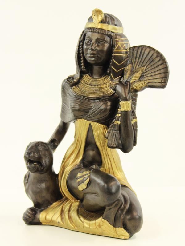 Groot polyhars beeld Cleopatra met tijger (H = 51 cm)