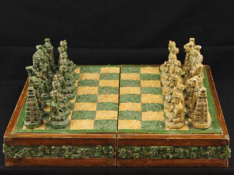 Maya  handgemaakt  schaakspel en schaakstukken