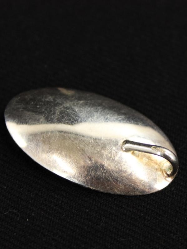 Onyx sieradendoosje gevuld met verschillende zilverkleurige/zilveren juweeltjes