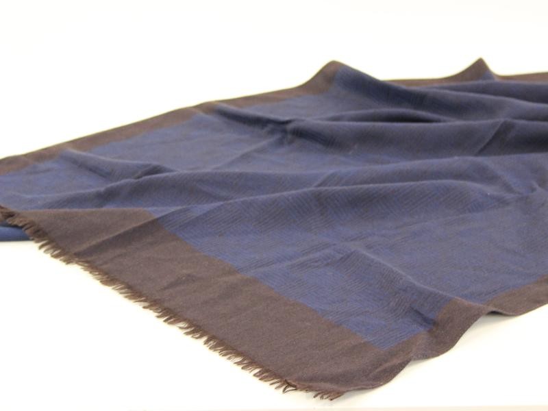 Knappe, langwerpige sjaal, gemerkt MaxMara Italy