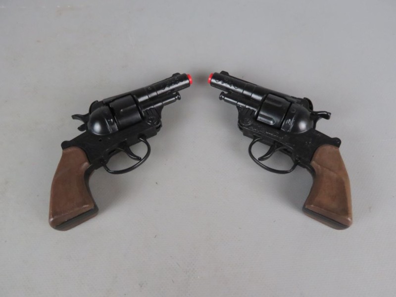 2 Gohner speelgoed pistolen