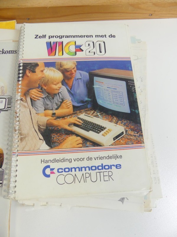 Vintage VIC 20 Commodore + Datassette tapedrive
