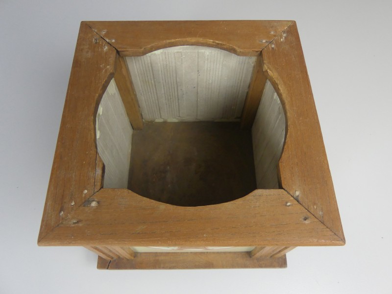Vintage houten doos met 4 keramische tegels (1)