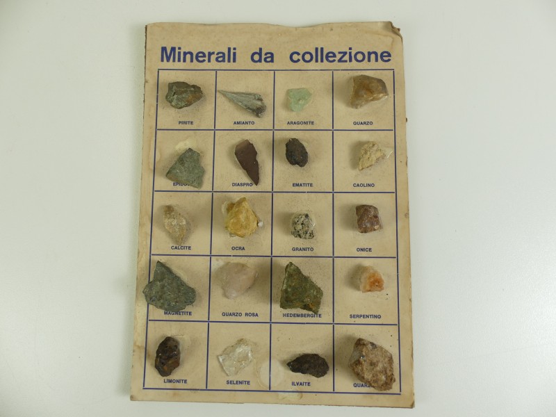 Lot kristallen, minerale en fosielen