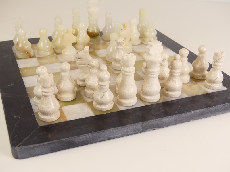 Schaakbord uit marmer + schaakstukken (1)