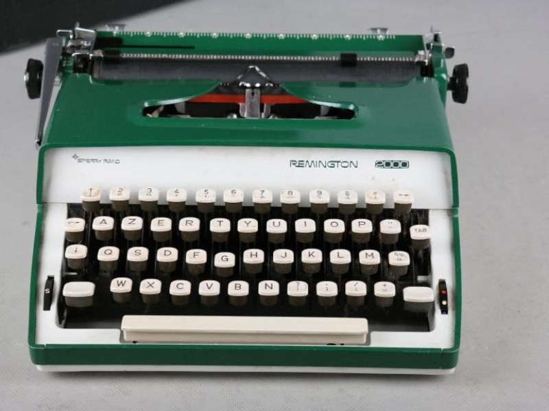 Typewriter Reminton 2000