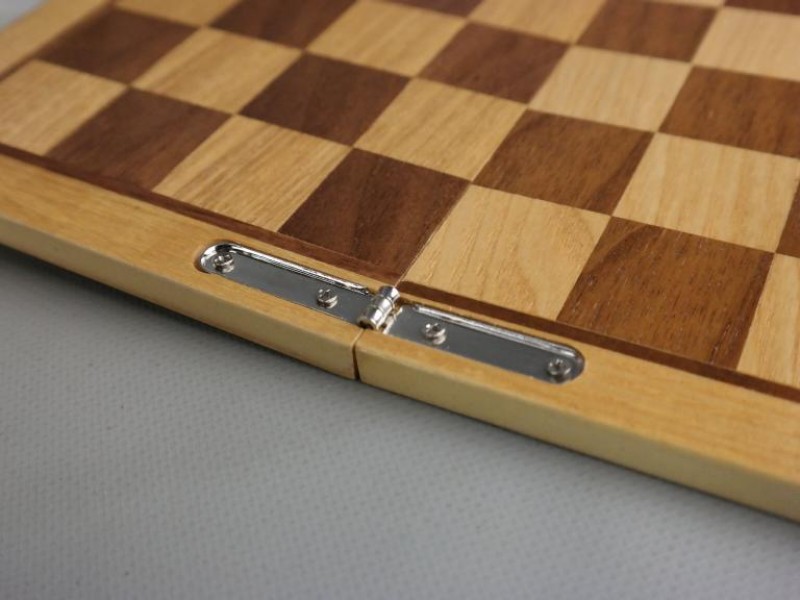 Kist met houten spelletjes - schaken/dammen/backgammon/domino/pokerstenen