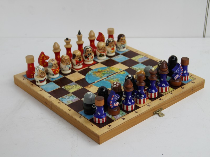 Handgemaakt schaakspel - Amerika vs Sovjet-Rusland