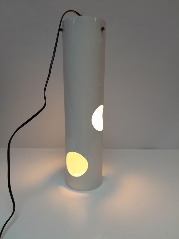 Cilindervormige hanglamp met ronde gaten in