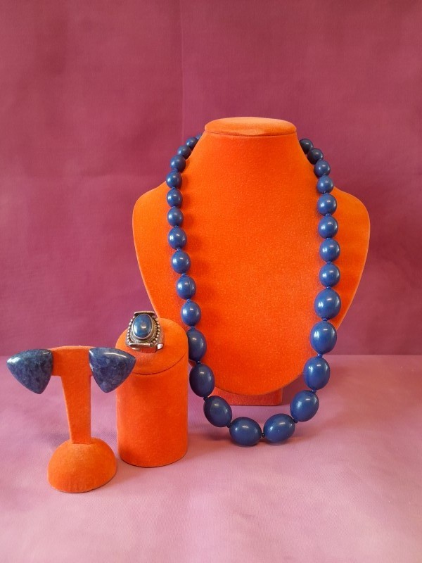 Blauwe halsketting met oorbellen en ring
