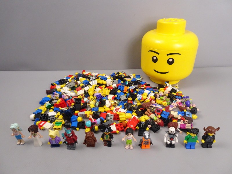 150 Lego figuren in hoofd