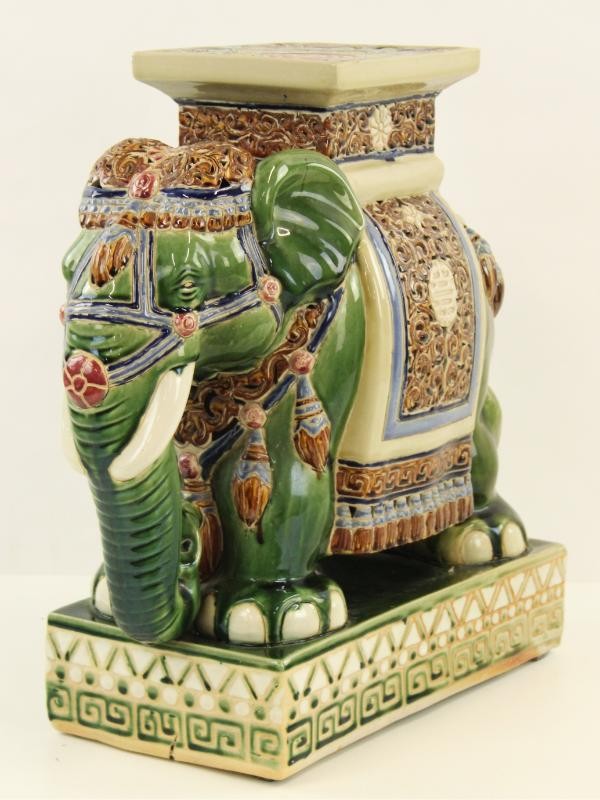 Plantentafel - Oosterse olifant in keramiek
