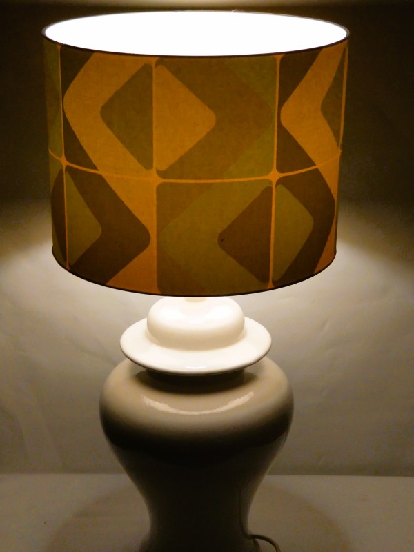 Tafellamp met retro lampenkap