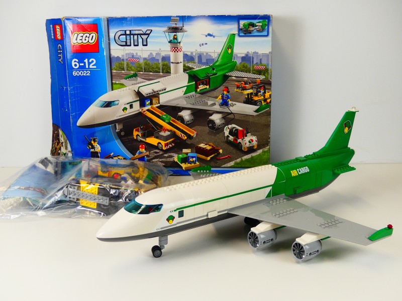 LEGO City Vrachtterminal - 60022 met doos