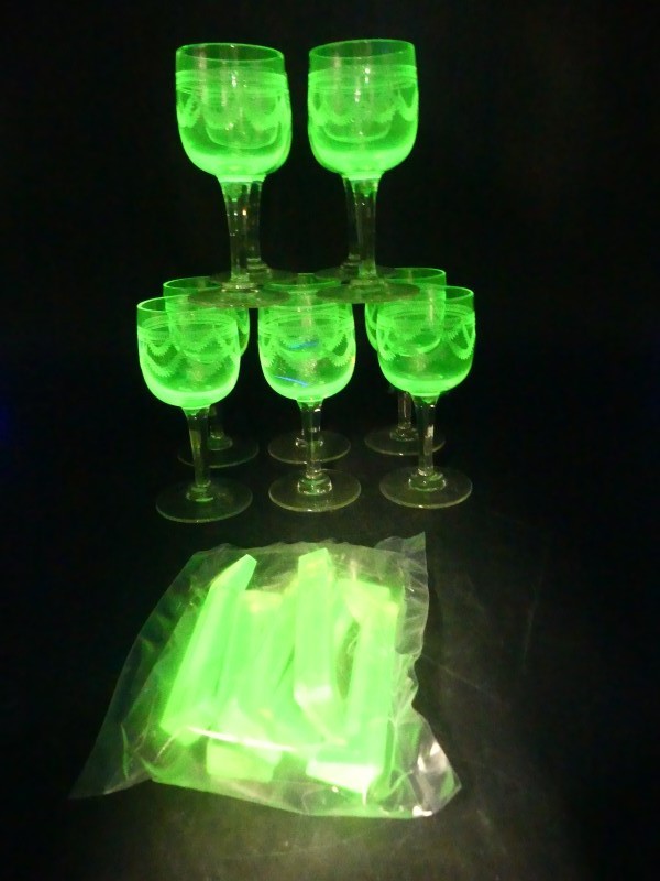 Art-Deco uranium glaasjes - 10 stuks + messenleggers