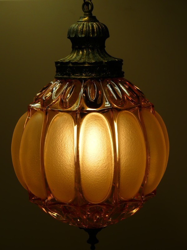 Stijlvolle lichtoranje glazen hanglamp - 1950