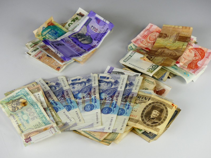 Verzamelen - Lot 65 bankbiljetten Europa/Z en M-Amerika/Azië