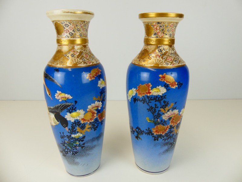 2 vintage blauw vazen met eenden