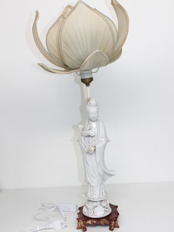 Chinese Guanyin lamp met Lotusbloem