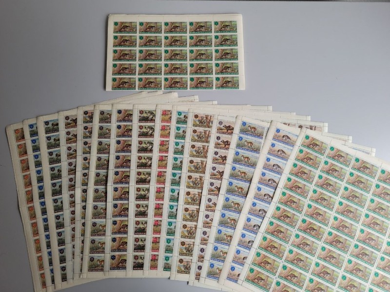Twee setjes van onbedrukte vellen postzegels Republik Maluku Seletan(Republiek der Zuid-Molukken)- Indonesië (Art. 808)