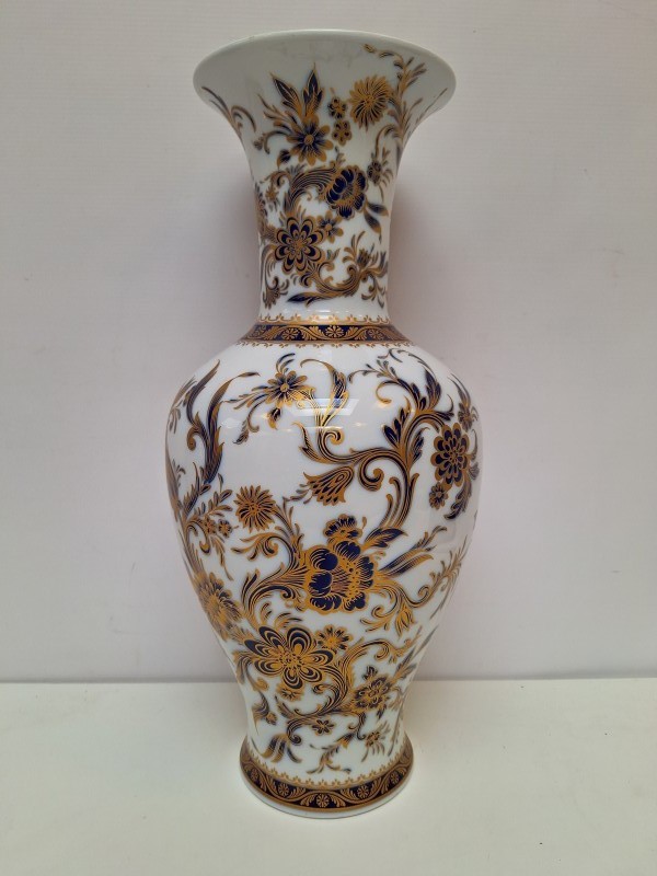 Grote porseleinen vaas met bloemen in goud en kobaltblauw: Bavaria selb - Krautheim