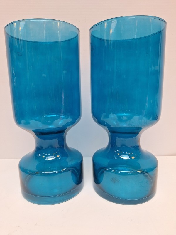 2 Blauwe glazen vazen