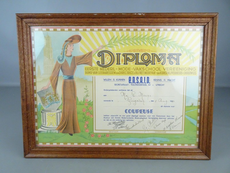 Vintage 1950 'diploma coupeuse'