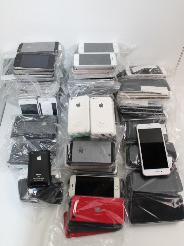Gigantisch lot van 236 gebruikte Apple iphones