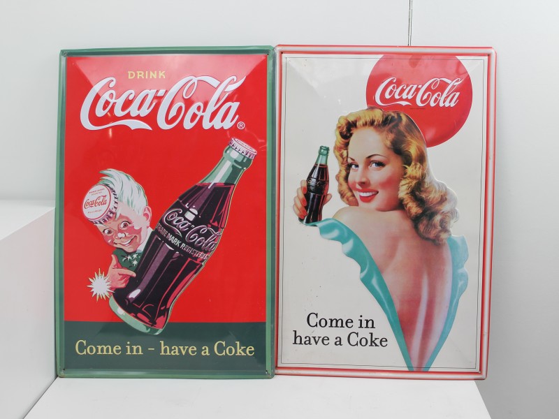2 metalen reclameborden Coca-Cola
