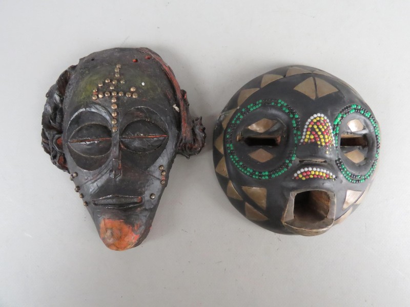 2 houten Afrikaanse maskers klein