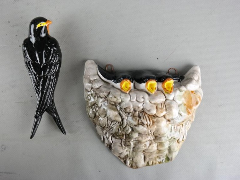 Italiaans keramieken zwaluw met nest