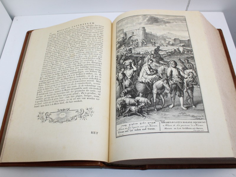 Prachtig groot boek: Taferelen der voornaamste geschiedenissen van het