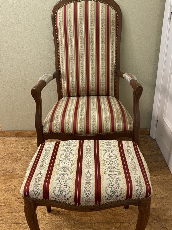Vintage zetel met bijpassende voetenbank
